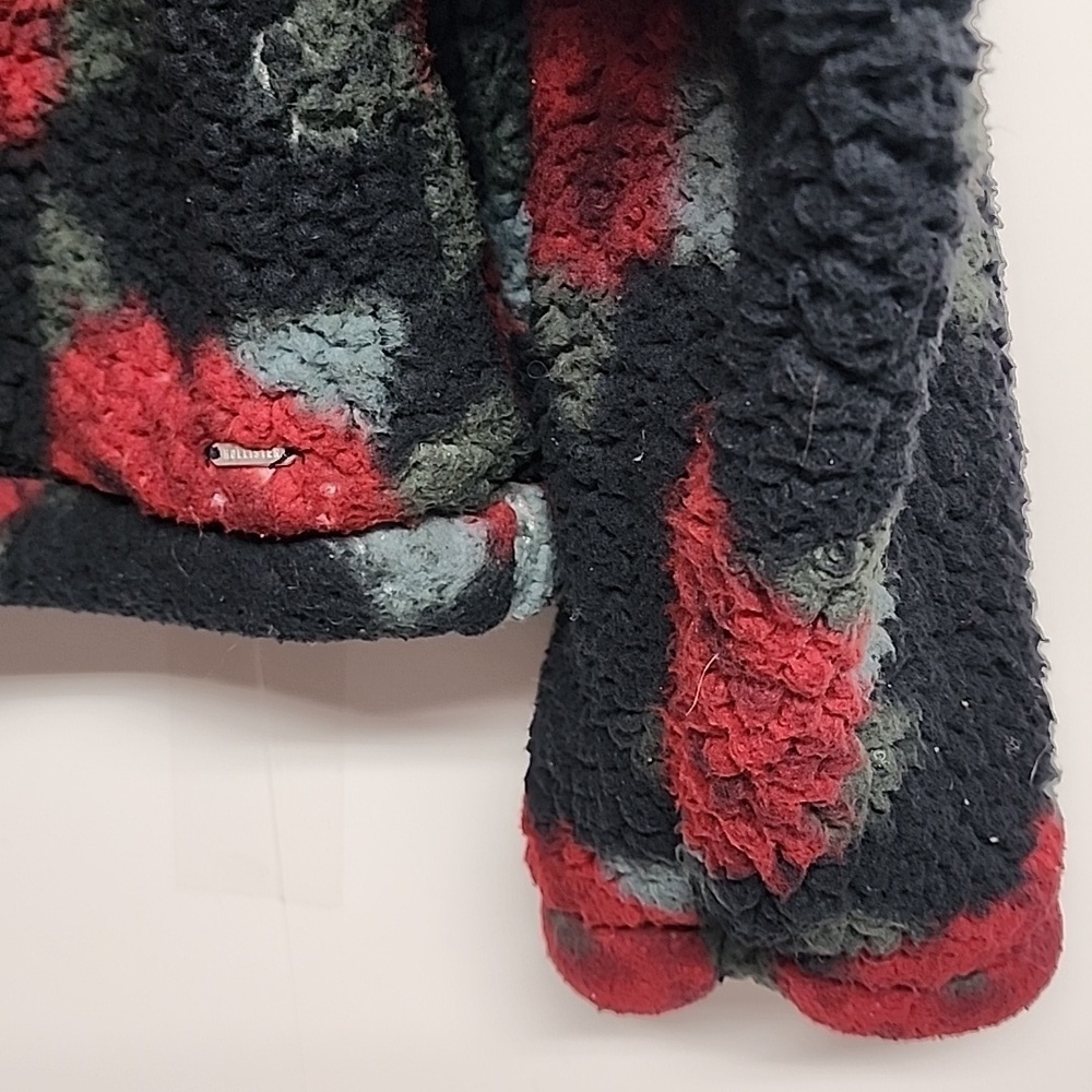 Hollister Vintage Red and Black Floral Rose Teddy Pullover Sz L - Picture 2 of 9